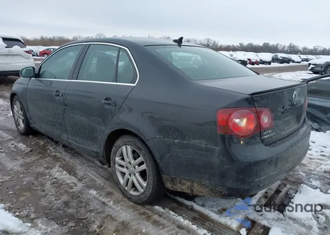 2010 Volkswagen Jetta Tdi z USA, uszkodzony, nr VIN 3VWRL7AJ8AM061252